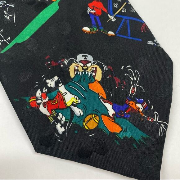 Looney Tunes Mania black tie football bugs bunny - Picture 4 of 6